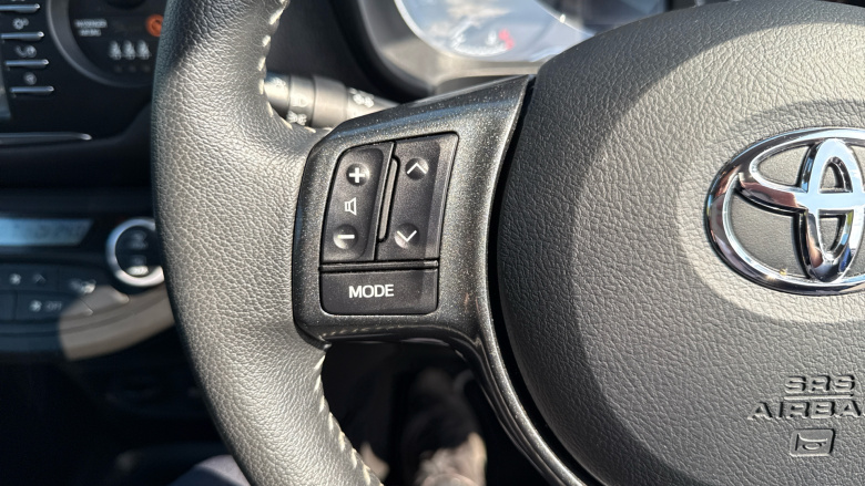 Toyota Yaris 1.5 Hybrid Y20 5dr CVT [Bi-tone] Hybrid Hatchback